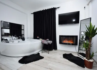 Lux: Jacuzzi Pat Rotund Semineu Oglinda pe Tavan Отели в г. 