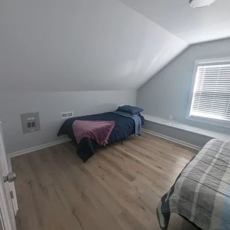 Cozy, pet-friendly, 1-bedroom apartment in Oak Ridge with AC
