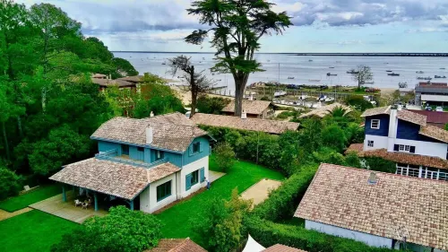 Charming 5-bedroom villa with swimming pool, 40 m from the Bay of Arcachon