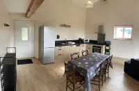 Gite à la Ferme Les Petits Moussels Hotels in Les Martys