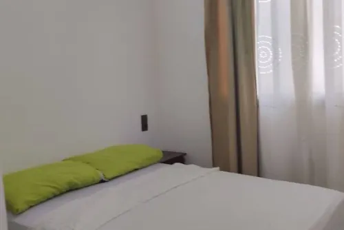 Beautiful bachelor apartment 7 minutes' walk from the beach