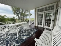 2-bedroom condo with WiFi, indoor pool, hot tub in delightful Michigan City