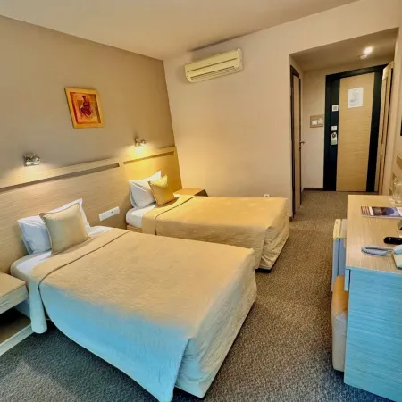Expo Hotel