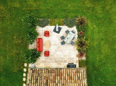 Charming 3-bedroom villa with pool and AC in fabulous Fronsac accross a river