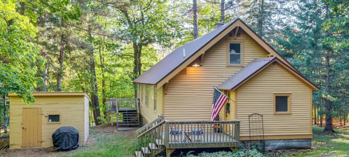 Hillside Home on 4 Wooded Acres by Sunday Lake Hotels in Gogebic County