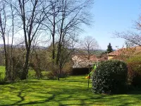 La Petite Fontaine, small cottage in a very quiet hamlet Hôtels à : Écuras