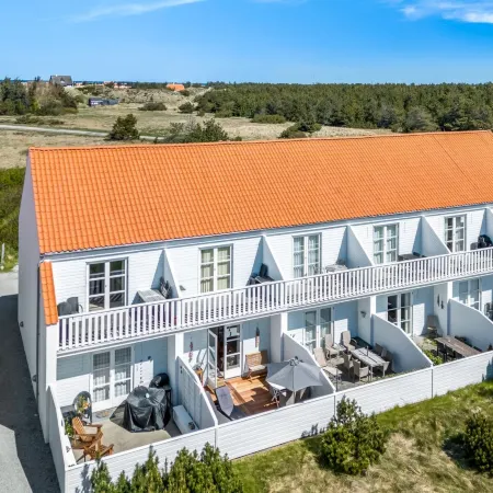 "Cilla" - 1km from the Sea