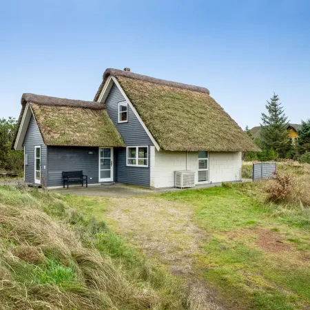 "Andrine" - 700m from the Sea Hoteles en Henne Kirkeby