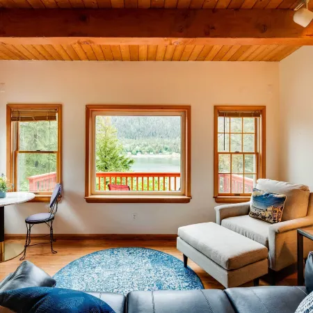 Juneau Vacation Home Stunning View and Beach Access