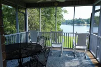 Family Retreat on South Cove of Lake Keowee; Private Dock; ~ 10 Mi from Clemson Hotel in zona Just Aircraft
