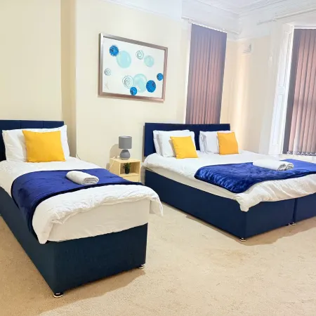 1 Bed Flat - Sleeps 5 - Parking - Wifi