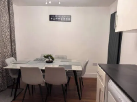 Modern Easedale House - 3 Bed House in Hornchurch