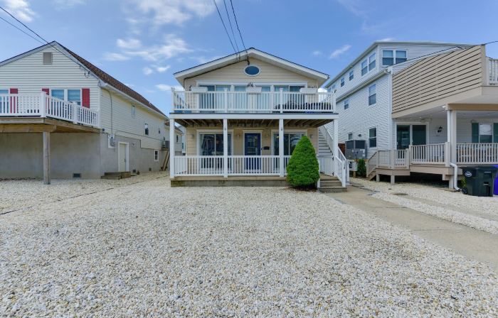 Avalon Vacation Rental w/ Porch & Grill!