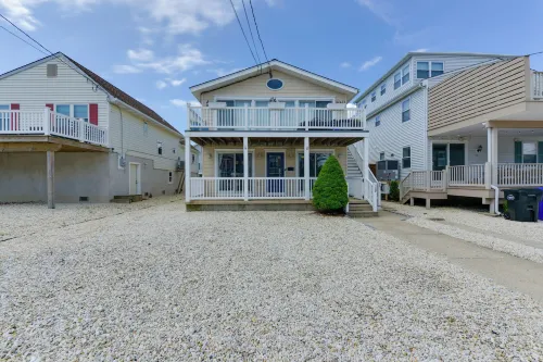 Avalon Vacation Rental w/ Porch & Grill! - Wifi