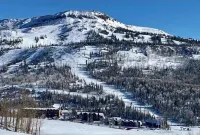 1BD Ski-in/Ski-out Condo Near Lift 8 & 1. Grab a Lift and Ski To Either Lodge.