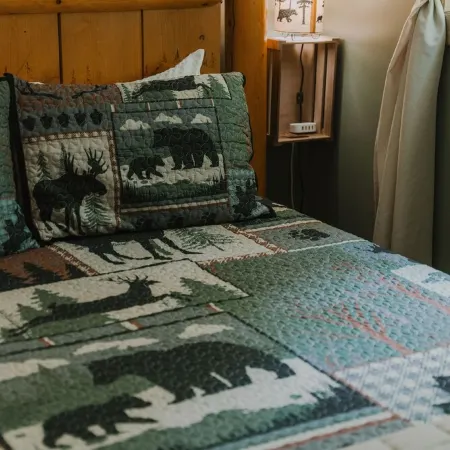 Cozy Pet-Friendly Cabin in Hocking Hills with Hot Tub, Firepit and Hiking Nearby