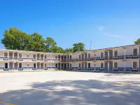 Heart of Manteo Hotels in Dare County