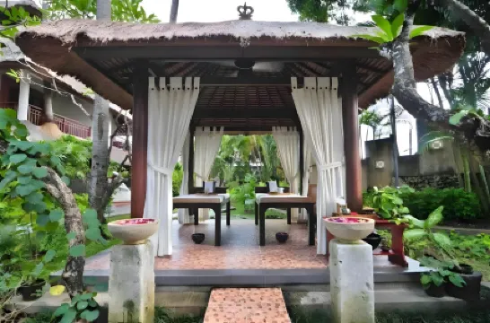 サティヴァ サヌール コテージズ