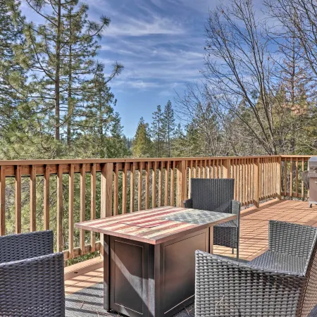 Near Hiking + Wineries: Arnold Cabin w/ Deck!