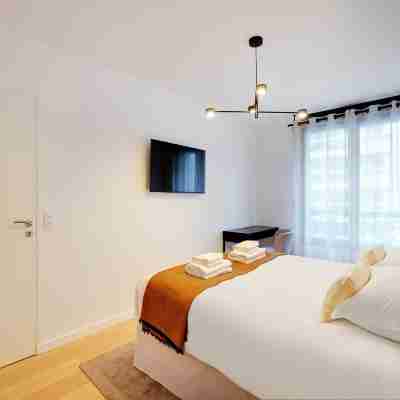 Sleek apartment in Levallois-Perret Rooms