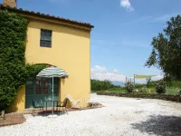 Nice apartment in Guasticce with pool Hotels in Collesalvetti