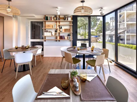 Ibis la Roche-Sur-Yon Отели в г. Муийрон-ле-Каптиф