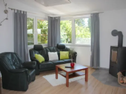 Modernly Furnished Bungalow with Fireplace, Surrounded by Greenery. Hotels in Friedrichroda