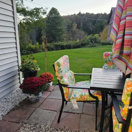 Charming 3-bedroom renovated farmhouse in Cooperstown with Wi-Fi and AC