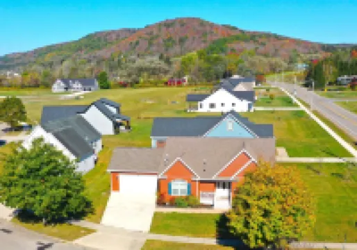 Spacious Entire Home Walking Distance to Village
