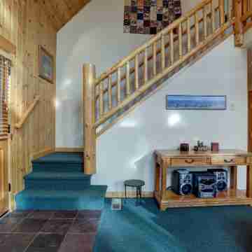 Forest Ridge 2 Bedroom Home by RedAwning Others