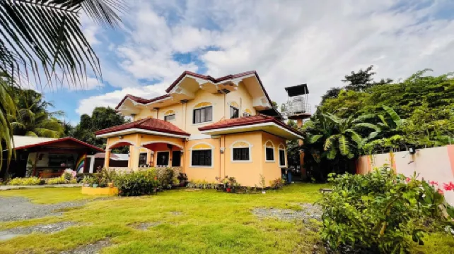 Chateau La Princesa with lovely garden & bar "family friendly villa"