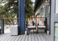 Spacious Studio, Large Deck w/ Firepit, couch and seating; Huge shower