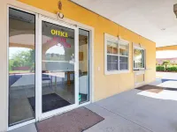 Deluxe Inn & Suites Hotels in Channelview