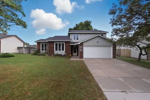 Hot Tub - Pool Table - Fire Pit - Family Friendly!  Hosted by Homes by CNJ. Hotels in Sedgwick County