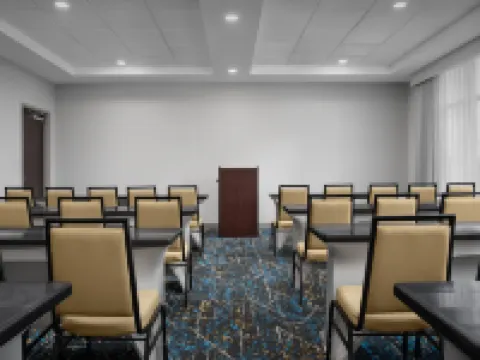 ハンプトン  イン & スイーツ トゥペロ / バーンズ クロッシング トゥーペロのホテル