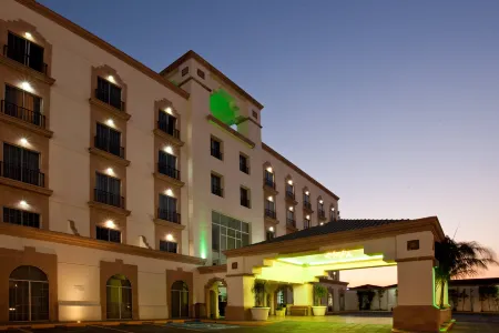 Holiday Inn Leon Отели рядом с достопримечательностью «Expiatory Sanctuary of the Sacred Heart of Jesus»