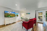 Coastal Room Near Laguna Beach, Close to Shops