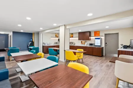 Comfort Inn & Suites Salt Lake City I-80 I-15 Downtown Отели рядом с достопримечательностью «Китайски ресторант "Китайски квартал"»