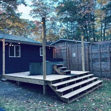 2-bedroom pet friendly Lake Huron cabin with Hot Tub, Sauna in Greenbush