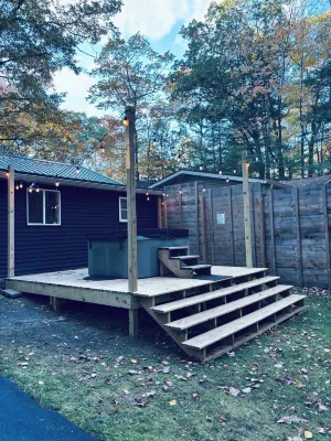 2-bedroom pet friendly Lake Huron cabin with Hot Tub, Sauna in Greenbush Hotels in Greenbush Township