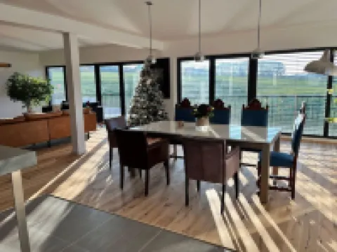 House - Sleeps 8 - Pets Ok - Garden - Parking Hotels in 