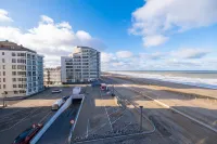 Cozy Studio with Sleeping Area and Sea View Hotels in Westende