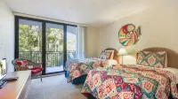 Beachfront 2bdr Condo, Pool & Hot Tub w/ Ocean Views Papaya Place by Avantstay