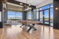 Rooftop Deck and Pool with City Skyline - Luxurious Music Row Retreat