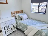 Beaches on Wave Street Hotels in Mermaid Beach