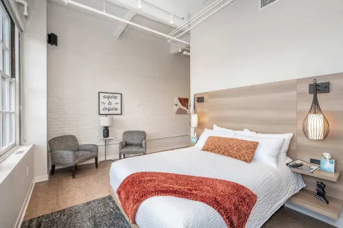The 333 Suites For 24 Guests
