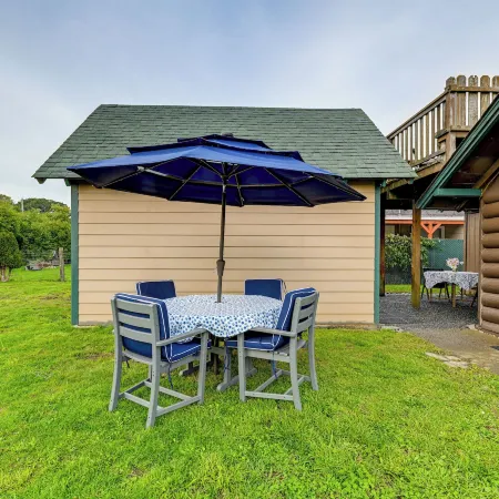 Unique Dog-Friendly Log Cabin Short Walk to Ocean