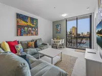 Docklands Waterfront Elegance with Cityscape Views - 3-Star