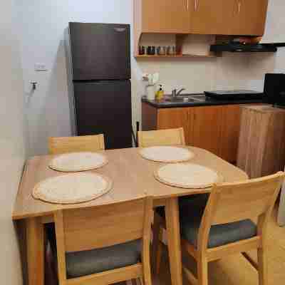Charming 2BR Condo in Cambridge with WIFI, Smart TV Others
