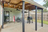 2 Mi to Zoo, Fenced Yard: Family Home in Wichita! - 2 estrellas